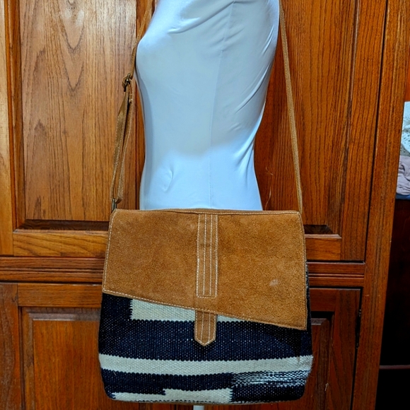 Chloe & Lex Handbags - Chloe & Lex western black/cream saddle blanket tan suede crossbody satchel
